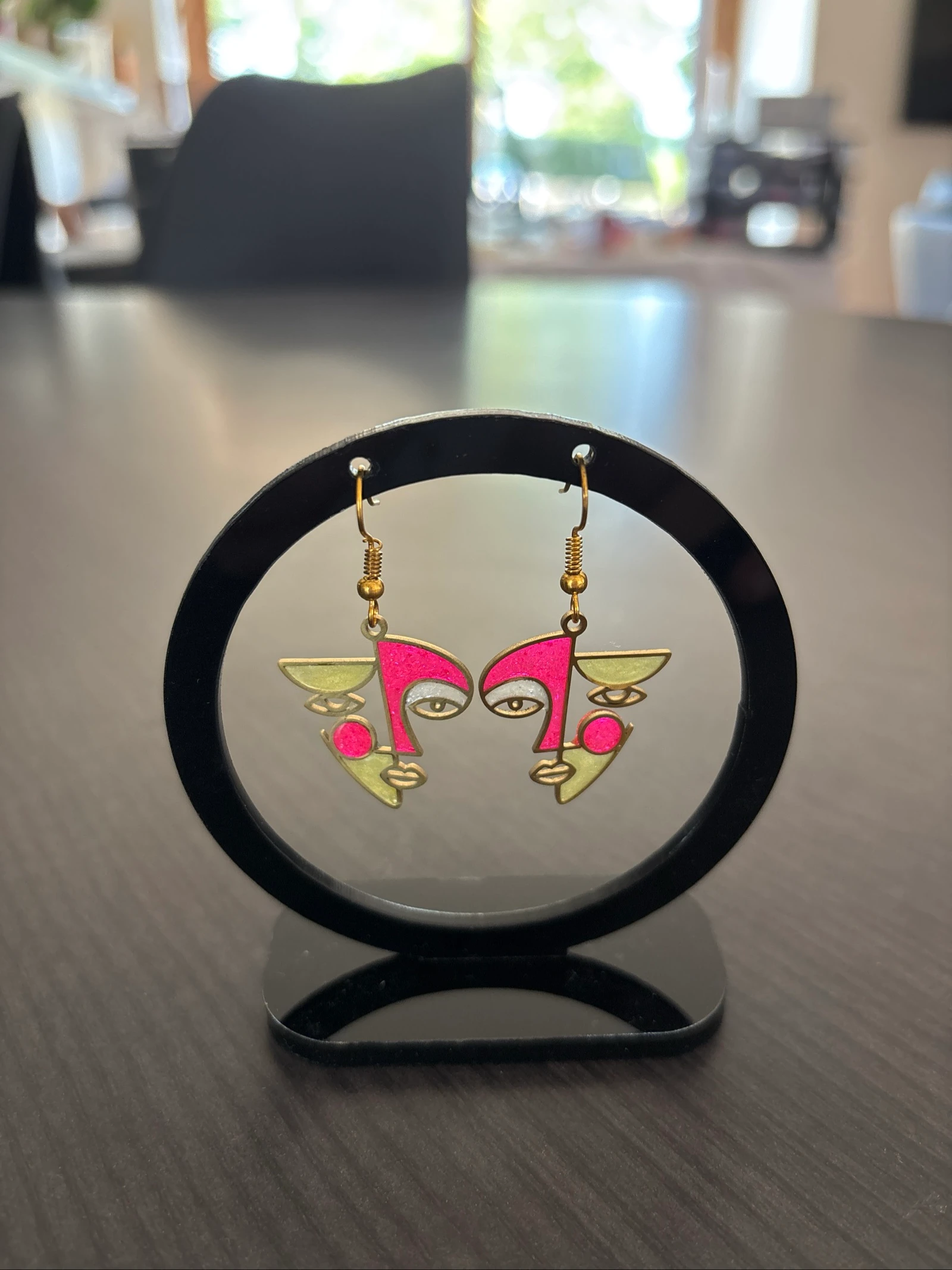 Paire de boucles visage